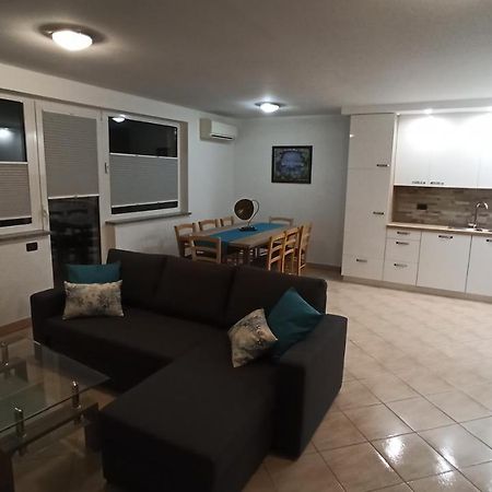 Apartma Apollonio Črni Kal Dış mekan fotoğraf
